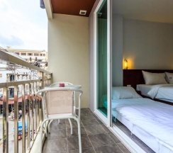 Трёхместный семейный номер Standard в 7Q Bangla Hotel