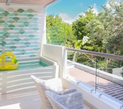 Семейный люкс с балконом в Sandos Caracol Select Club - только для взрослых, все включено