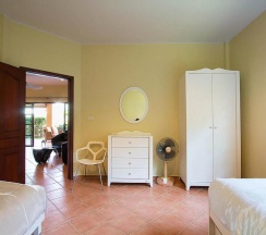 Коттедж с 3 комнатами в Sea Breeze House