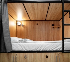 Кровать в общем 8-местном номере (удобства на этаже) в Sleep box