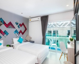 Двухместный номер Superior с балконом 2 отдельные кровати в The Crib Patong