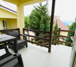 Трёхместный номер Standard с балконом в Арт Берег