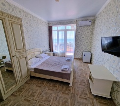 Делюкс 4-х местный с балконом и видом на море (Новый корпус, 150 метров от основной территории) в Аида