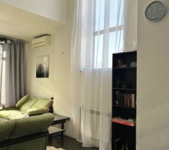 Коттедж с балконом и с красивым видом из окна в Friends House