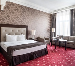 Номер Делюкс с одной большой кроватью и диван-кроватью в Petro palaсe hotel