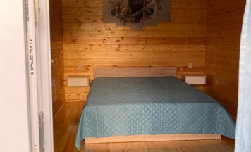 Четырёхместный номер Comfort с балконом и с красивым видом из окна в Глэмпинг Эко-домики в Лыхны