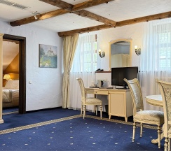 Двухкомнатный люкс «Казанова» с джакузи в Old Estate Hotel&SPA