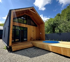 Шестиместный семейный коттедж с видом на реку в Лес и Горы