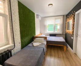 Трехместный номер на втором этаже 2 в Greenwall