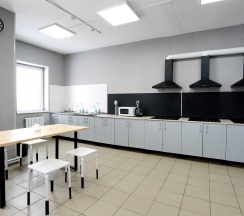 Койко-место в мужском номере на 8 человек в Alfa Best House