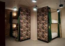 Кровать в общем 12-местном номере для мужчин и женщин в Guten Duck Moscow