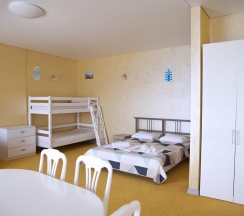 6-местные апартаменты-студия, 75 м², 4 этаж в Русское море