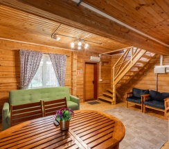 Шестиместный коттедж Богатырский с балконом в Ателика Улиткино