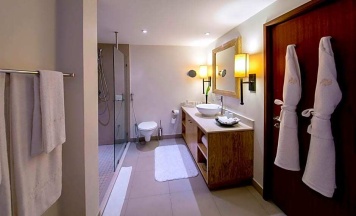 Двухместный номер Superior Hill View 2 отдельные кровати в Kempinski Seychelles Resort