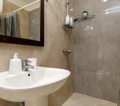 4-местные апартаменты с отдельной спальней и балконом (#52) в Geo Apart