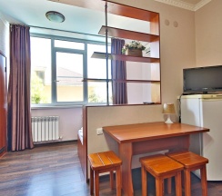 Трёхместный номер с видом на море и дендрарий в Delsochi