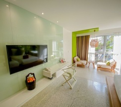 Двухместный семейный номер Deluxe с видом на горы в Sino House Phuket Hotel