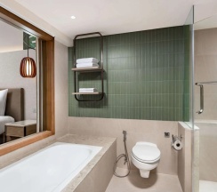 Двухместный номер Deluxe с видом на сад двуспальная кровать в Pullman Phuket Karon Beach Resort ex. Hilton Phuket Arcadia Resort