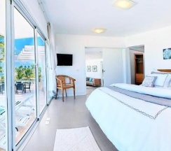 Апартаменты в Incredible 4BR Beachfront Penthouse with Ocean View
