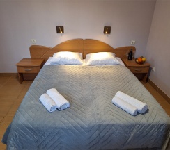 УЛУЧШЕННЫЙ 10 «КОМФОРТ ПЛЮС» С ТЕРРАСОЙ ЧЕТЫРЕХМЕСТНЫЙ НОМЕР С КРОВАТЬ DBL, ДВУСПАЛЬНЫМ ДИВАН НА 2 ЭТАЖЕ в Цитрус