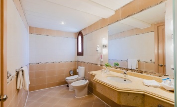 Двухместный номер Superior с видом на бассейн 2 отдельные кровати в Royal Lagoons Resort & Aqua Park Families and Couples ONLY
