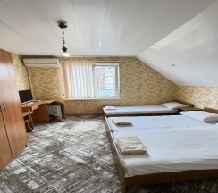 Четырёхместный номер Economy Мансарда в Отдых у Галины