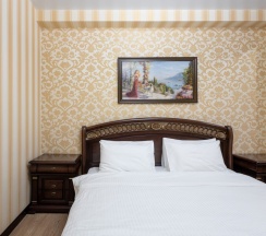 Люкс двухкомнатный без балкона в Golden House