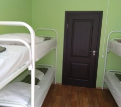 Кровать в общем номере (женский номер) с красивым видом из окна в ХотелХот Перово