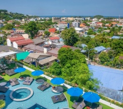 Двухместный номер Superior с балконом и с видом на море двуспальная кровать в Отель The Yama Resort & Spa Kata Beach Phuket