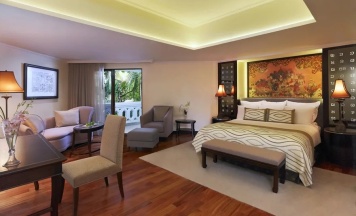 Двухместный полулюкс (двуспальная кровать) в Anantara Riverside Bangkok Resort