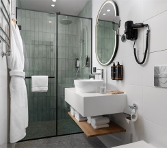 Номер Suite Superior Village, c 2 санузлами - с 2 двуспальными кроватями в Arthurs SPA Hotel by Mercure