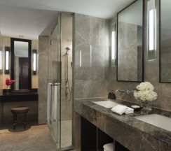 Двухместный полулюкс Wellness Deluxe 2 отдельные кровати в Anantara Riverside Bangkok Resort