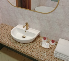 Апартаменты с ванной и балконом в My Favourite Garden Hotel