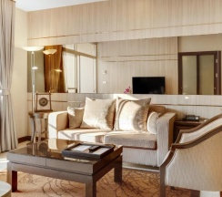 Люкс с балконом в Grand Asoke Suites Boutique Residence