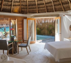 Номер Plunge Pool oceanfront в Shangri-la Caribe Beach Village Resort