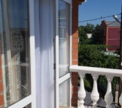 Номер стандарт с 1 односпальной и 1 двуспальной кроватью в Гостевой дом