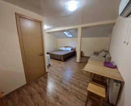 Двухместный номер Classic Мансарда двуспальная кровать в Березка