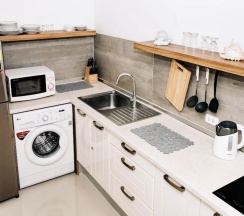 Номер Deluxe с балконом и с видом на море в Beach 7 Condo by GrandisVillas