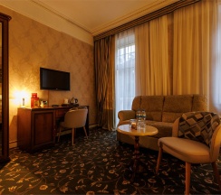 Джуниор Сюит с  видом на холм в Grand Palace