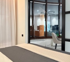 Современный пентхаус с панорамными окнами и террасой мечты, видом на море! в Как Дома 05