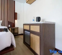 Двухместный номер Premier с видом на бассейн двуспальная кровать в Howard Johnson by Wyndham Phuket Naiyang