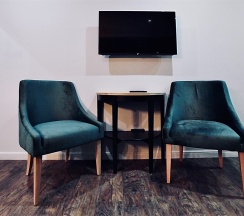 Улучшенный номер с одной кроватью размером Queen Size без окна (Отель Мёд) №9 в Мёд & Маяк