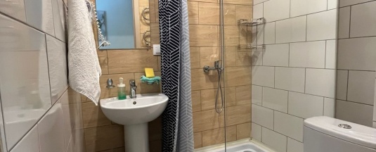 Улучшенный двухместный номер с двуспальной кроватью/4 2 этаж, 3,4,5,6,7,8,11/3 этаж в Vgosti