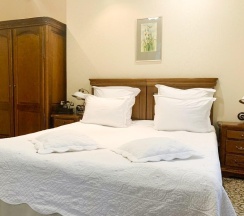 Номер улучшенный с 1 двуспальной кроватью в Барский флигель