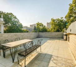 Коттедж с 4 комнатами в Baku Nizami Street Triplex 4 bedroom