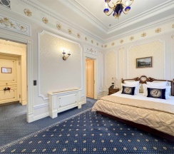 Люкс "Дворянский" с видом на Строгановский дворец и реку Мойку в Taleon Imperial Hotel