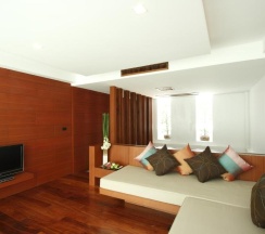 Pool вилла с лифтом в La Flora Resort Patong