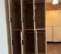 Шестиместный номер с душевой комнатой в Кино хостел на Выборгской