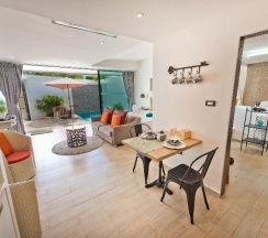 Вилла Deluxe с балконом в Tropicana Pool Villa