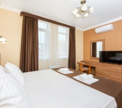 Семейный Двухкомнатный с балконом в Brown hotel